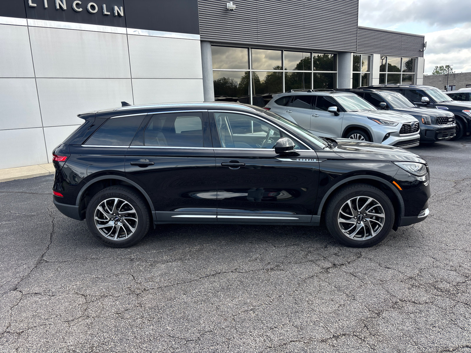 Certified 2020 Lincoln Corsair FWD w/ Equipment Group 101A image 8