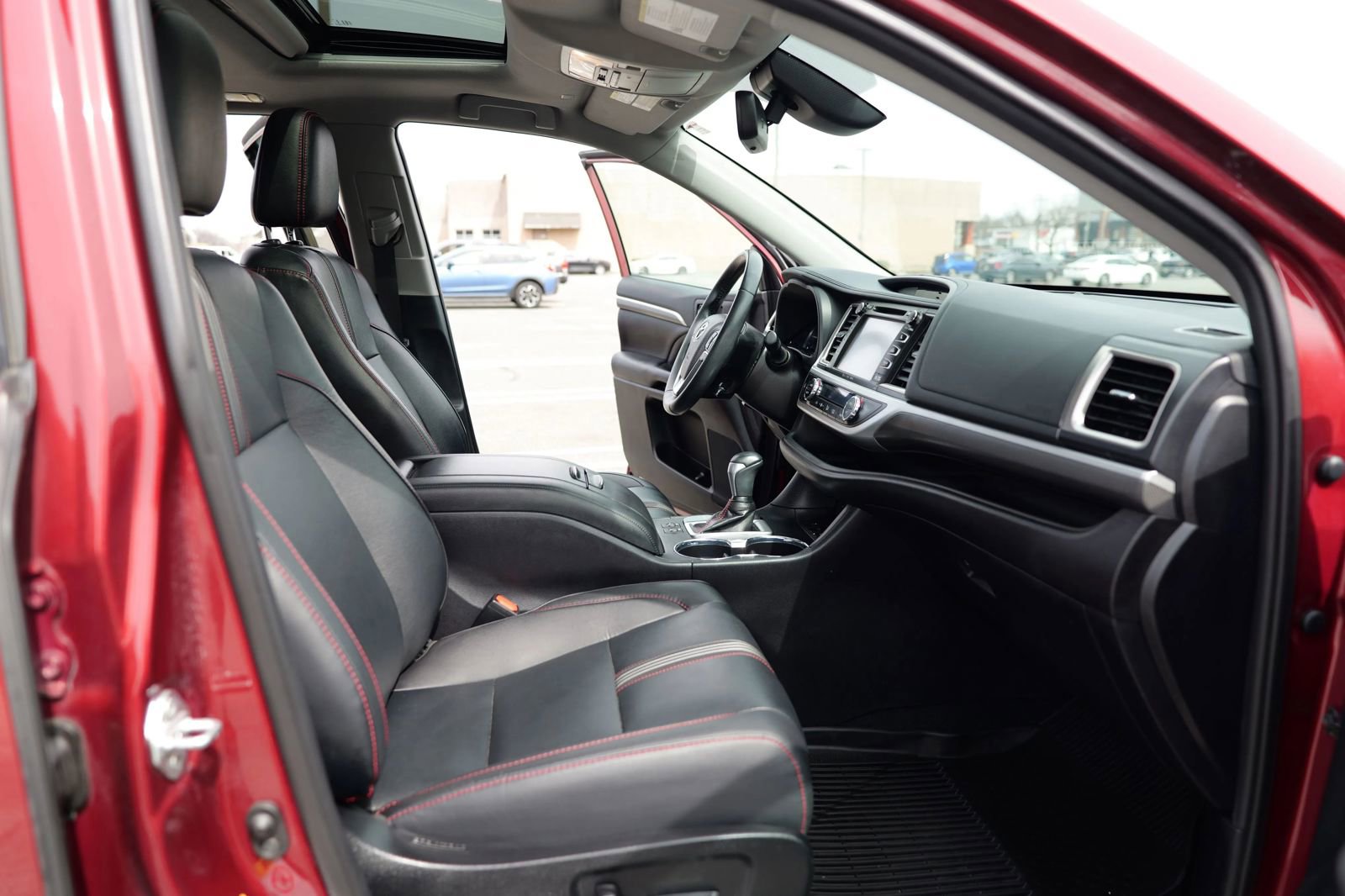 Used 2019 Toyota Highlander SE AWD/4WD image 26