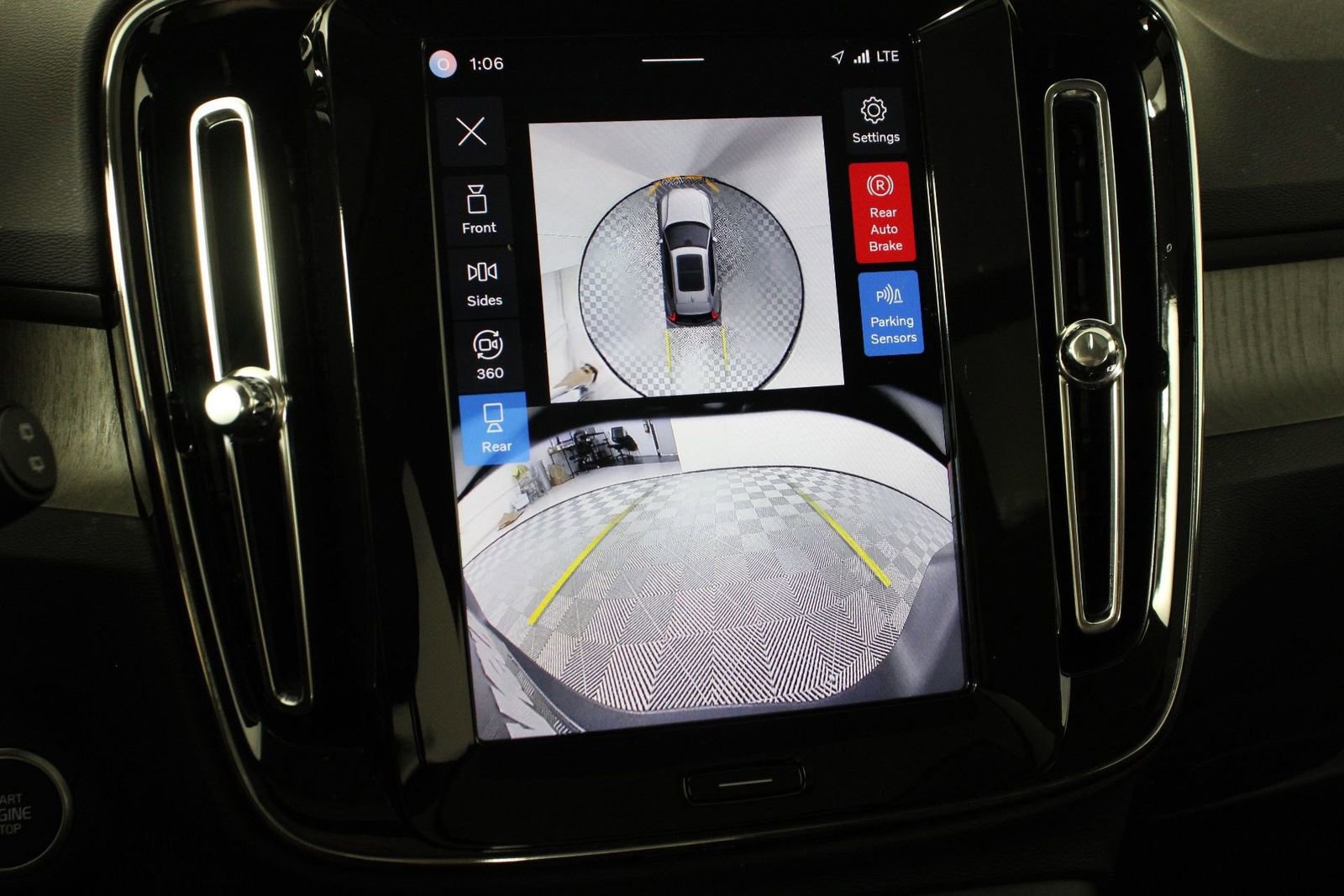 Certified 2025 Volvo XC40 B5 Plus AWD/4WD image 13
