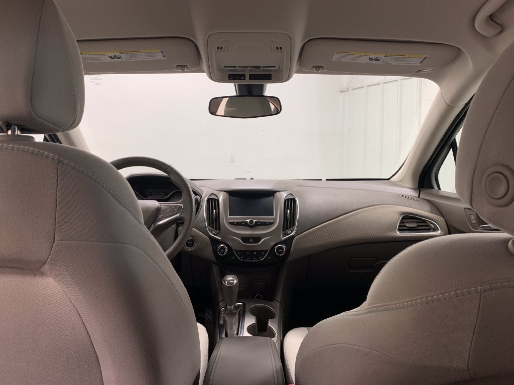 Used 2018 Chevrolet Cruze LT FWD image 20