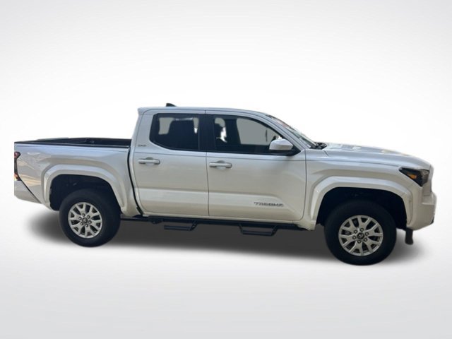 Used 2025 Toyota Tacoma SR5 AWD/4WD image 2