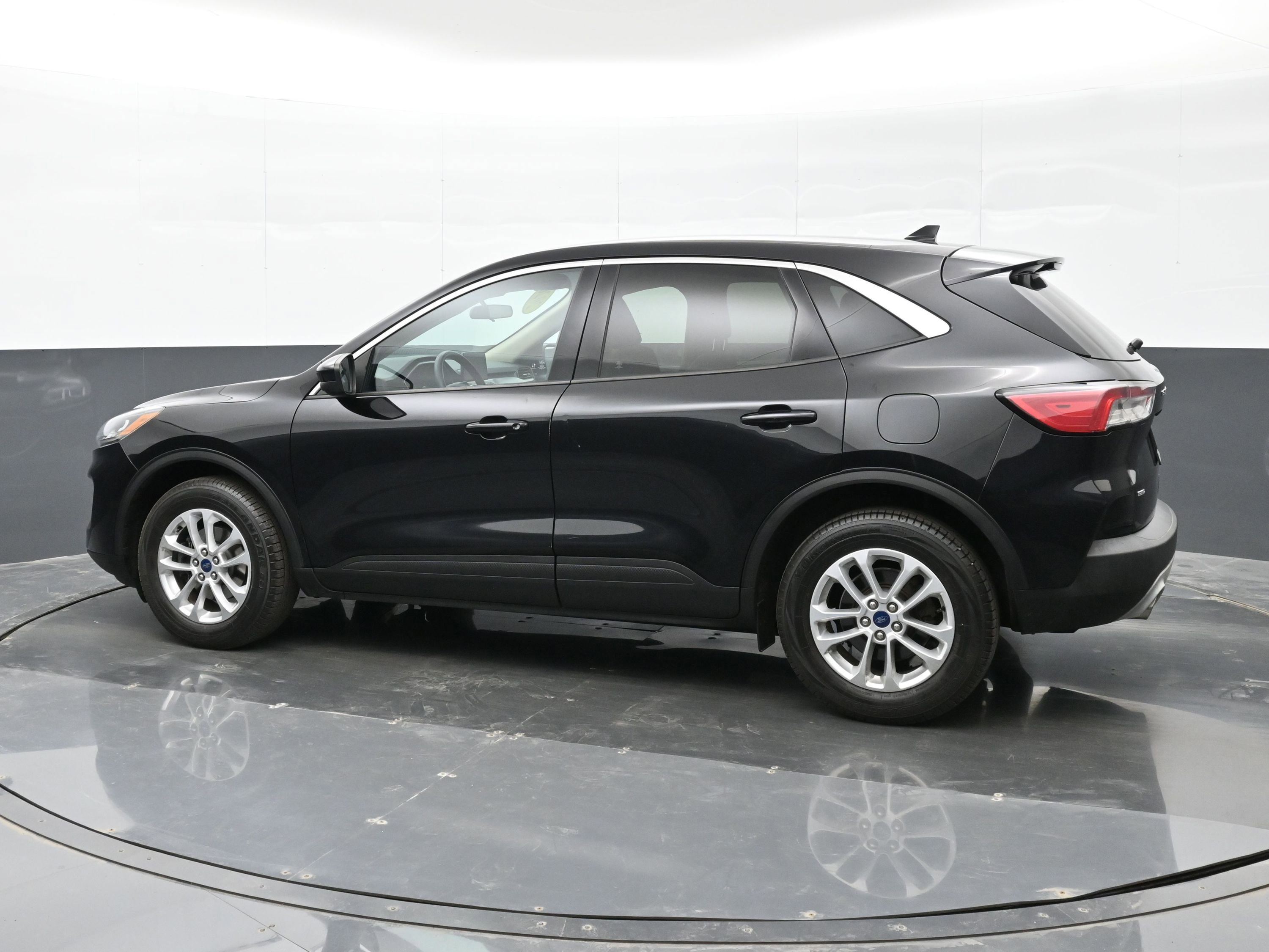 Used 2020 Ford Escape SE image 9
