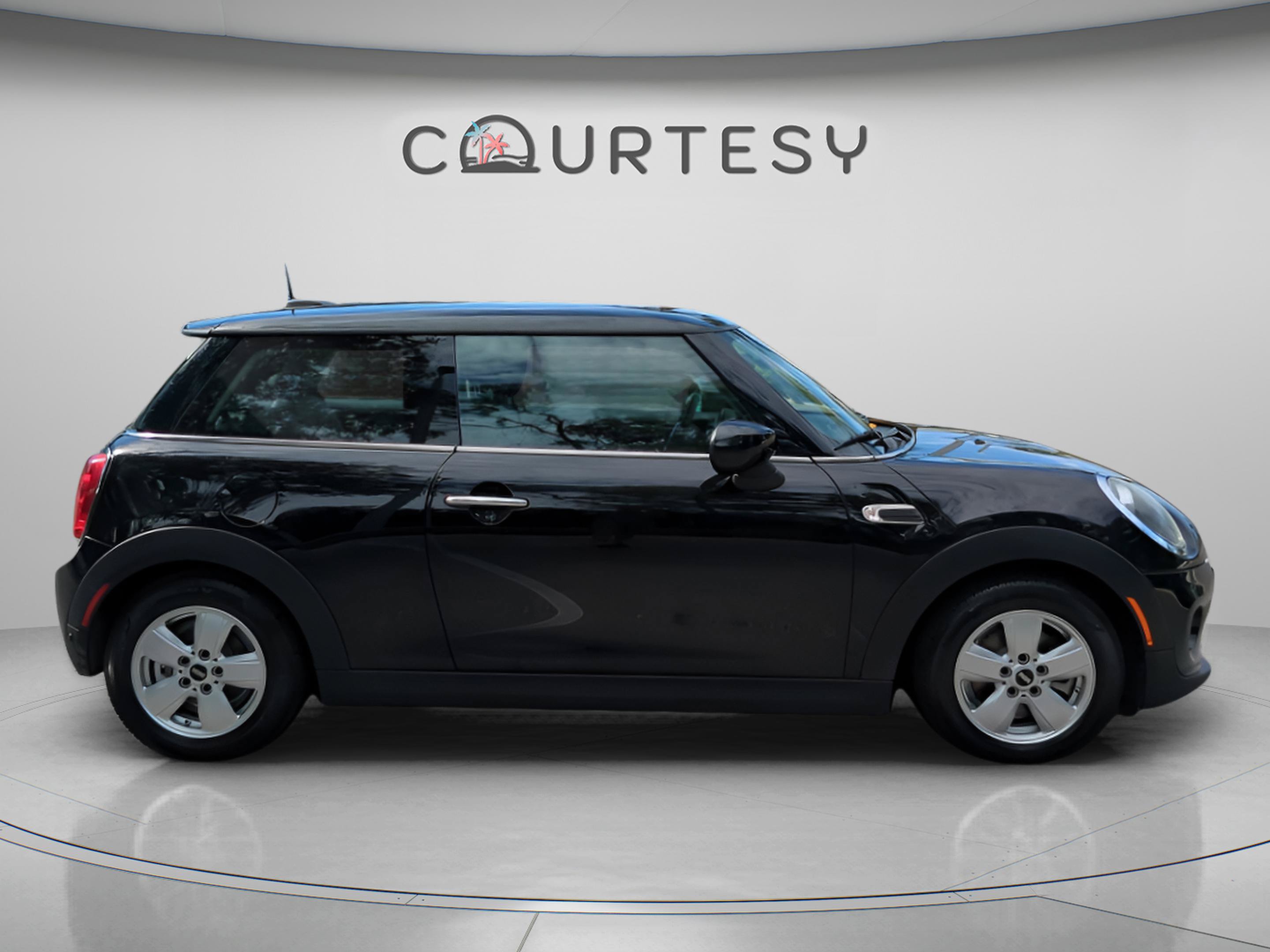 Used 2021 MINI Cooper 2-Door Hardtop FWD image 8