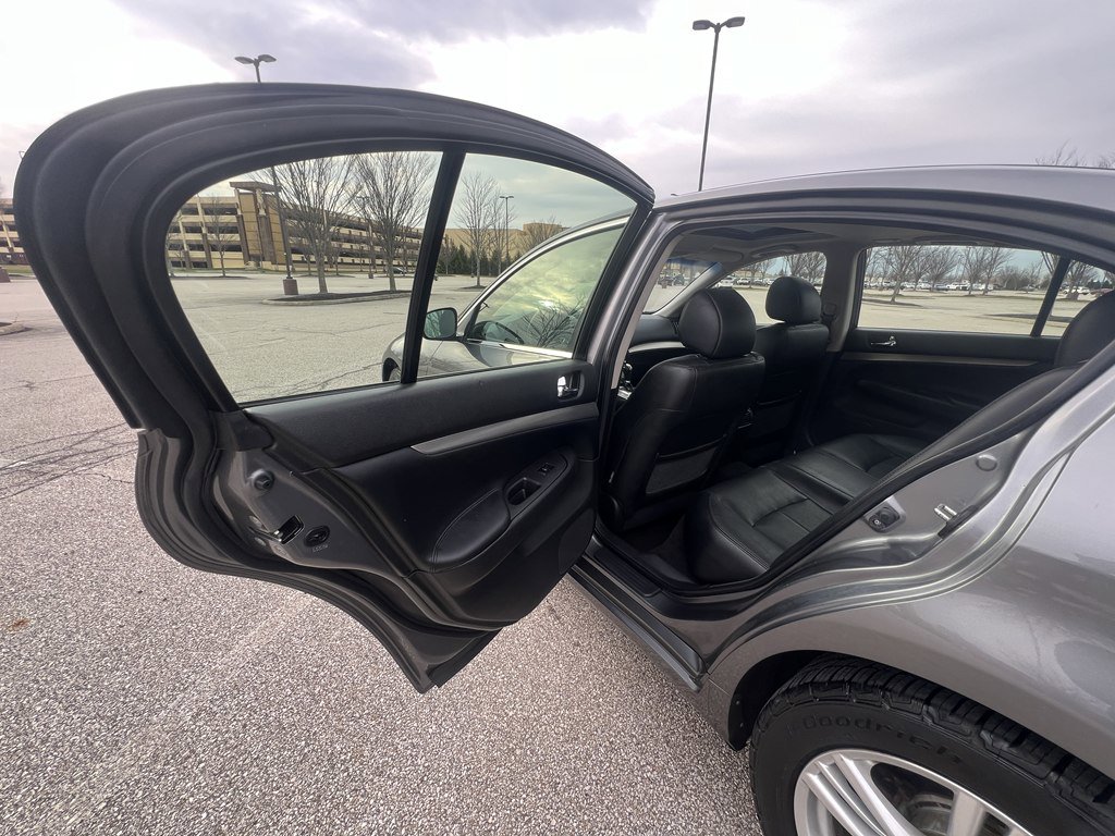 Used 2012 INFINITI G37 w/ Premium Pkg image 14