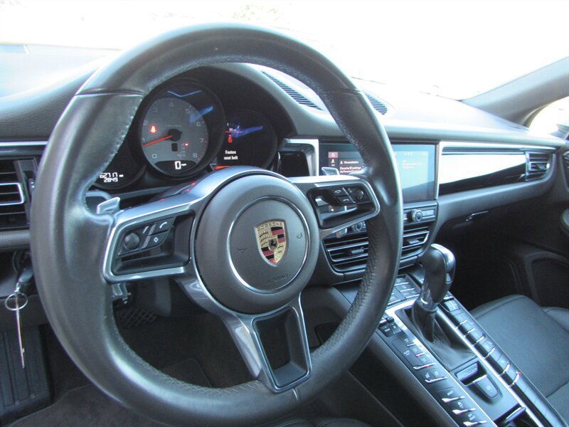 Used 2020 Porsche Macan S image 10