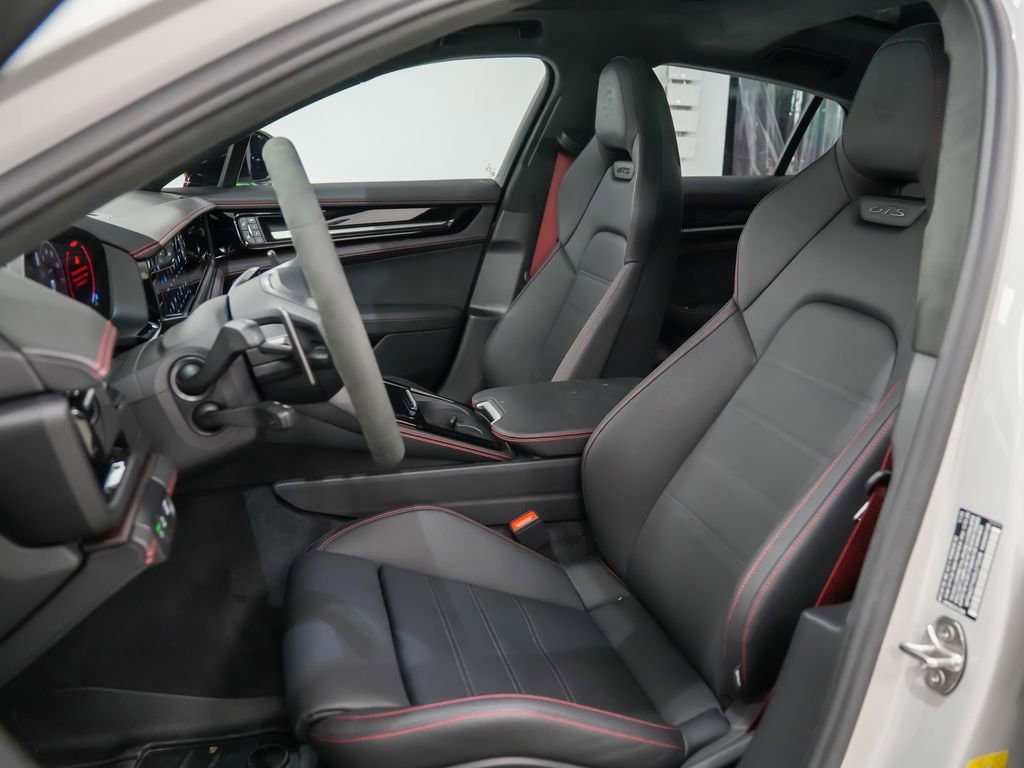 Used 2025 Porsche Panamera GTS image 5