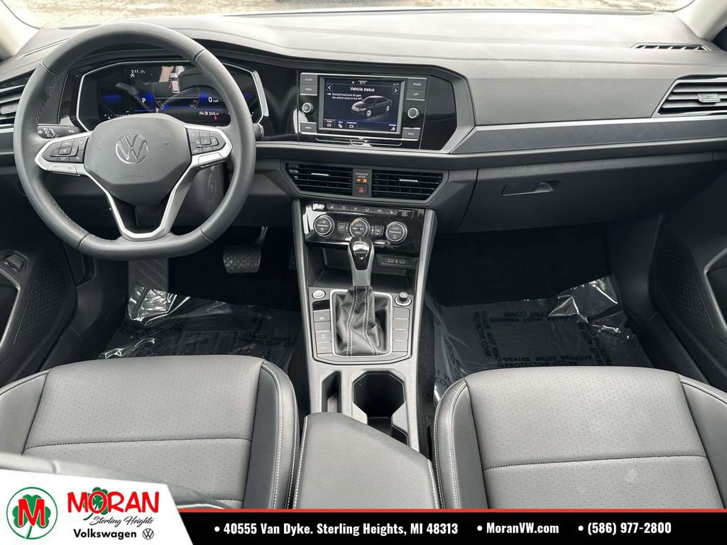 Certified 2023 Volkswagen Jetta SE w/ Panoramic Sunroof Package FWD image 13