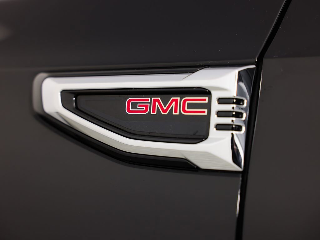 Used 2025 GMC Yukon XL Elevation image 7