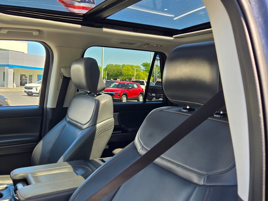 Used 2025 Ford Expedition Active AWD/4WD image 31