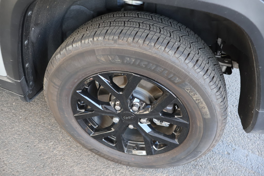 Used 2025 Jeep Grand Cherokee Altitude AWD/4WD image 63