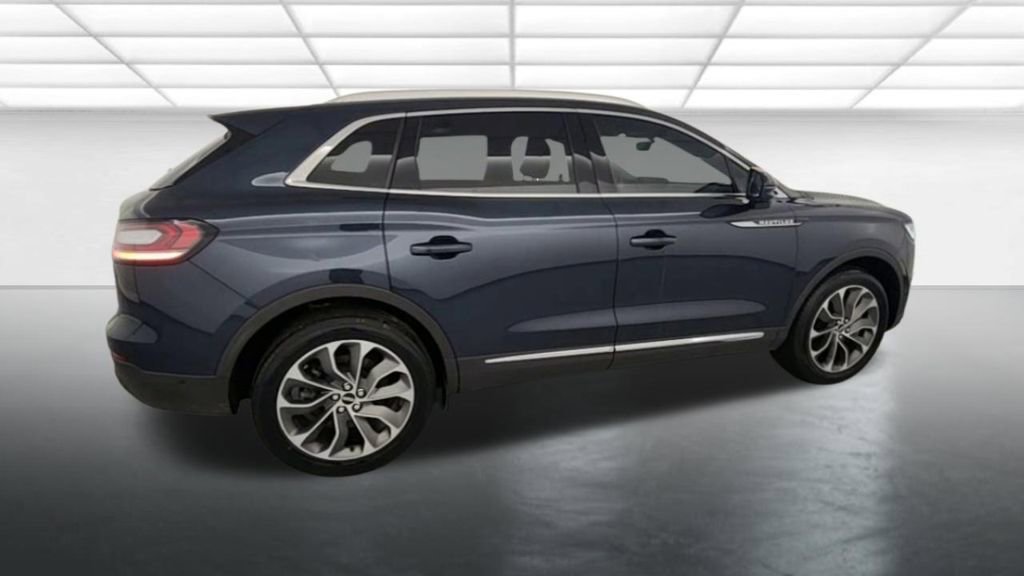 Used 2023 Lincoln Nautilus Reserve w/ Equipment Group 201A image 8