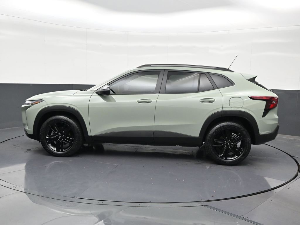 Used 2025 Chevrolet Trax ACTIV w/ Sunroof Package FWD image 2