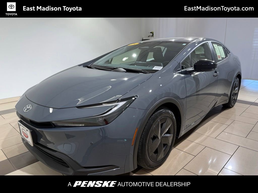 Used 2025 Toyota Prius LE AWD/4WD video 1