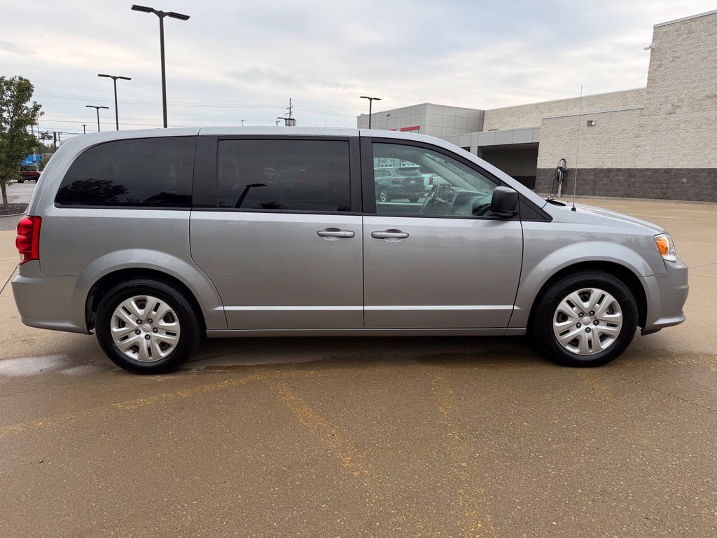 Used 2018 Dodge Grand Caravan SE FWD image 6