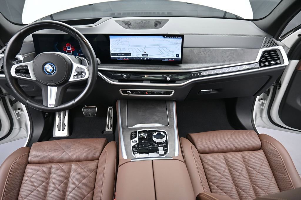Used 2024 BMW X5 xDrive50e w/ Executive Package AWD/4WD image 13