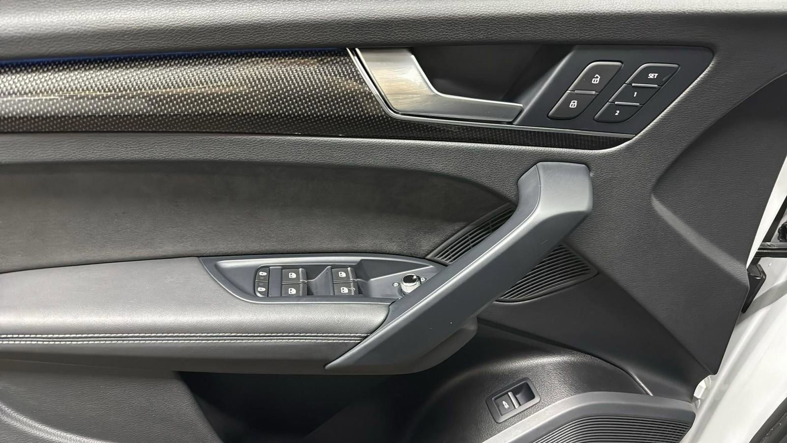 Used 2023 Audi SQ5 Prestige image 12