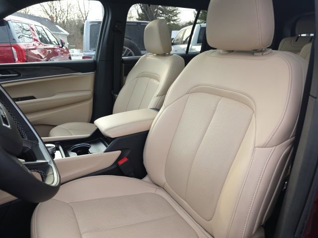 Used 2025 Jeep Grand Cherokee L Limited w/ Luxury Tech Group II image 4