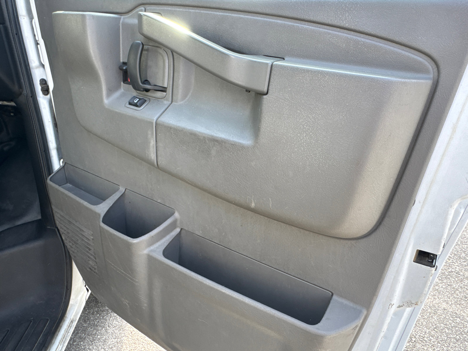 Used 2019 Chevrolet Express 3500 LS image 15