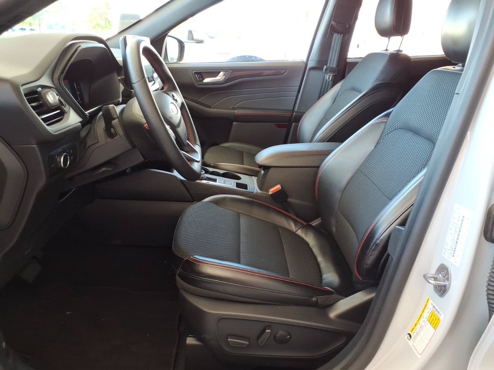 Used 2025 Ford Escape ST-Line w/ Tech Pack #1 FWD image 3