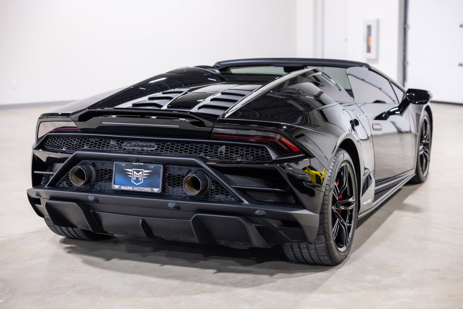 Used 2020 Lamborghini Huracan EVO image 9