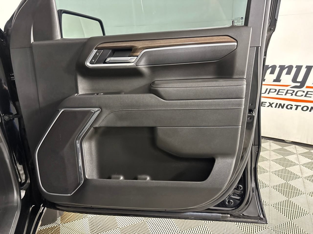Used 2025 Chevrolet Silverado 1500 LT AWD/4WD image 28