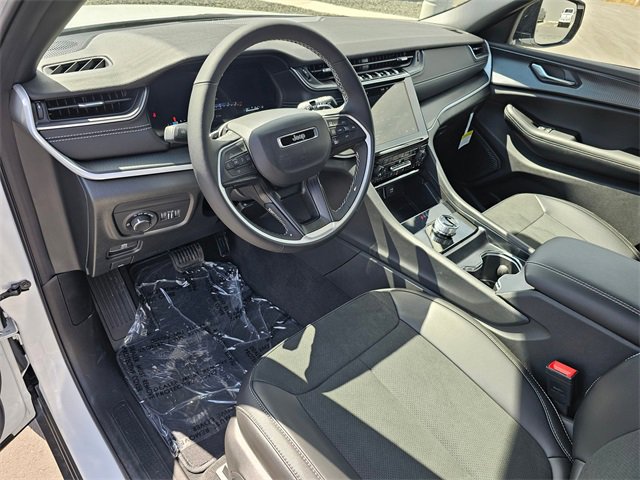 New 2025 Jeep Grand Cherokee L Altitude image 2