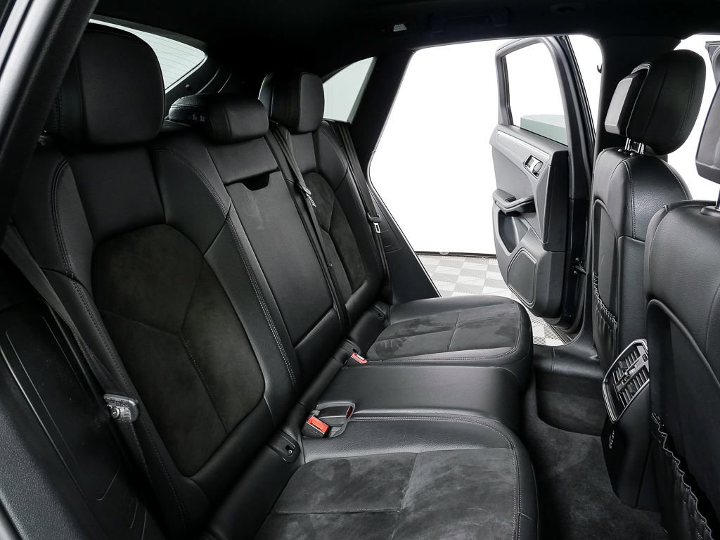 Certified 2020 Porsche Macan image 22