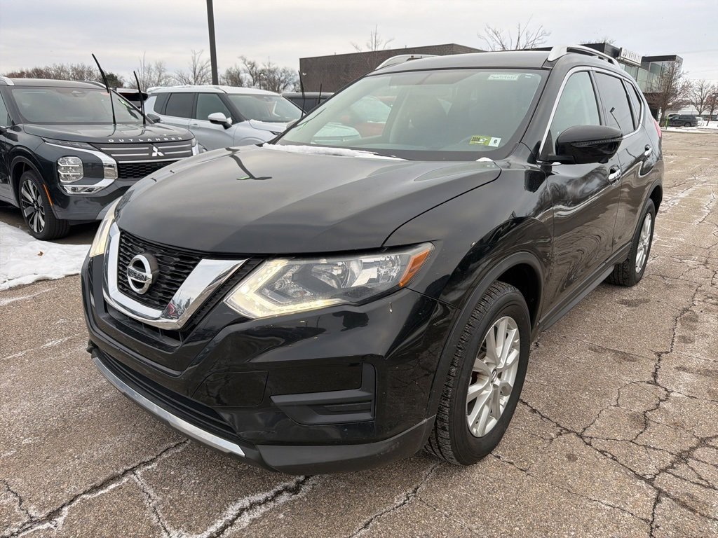 Used 2017 Nissan Rogue SV w/ SV Premium Package image 1