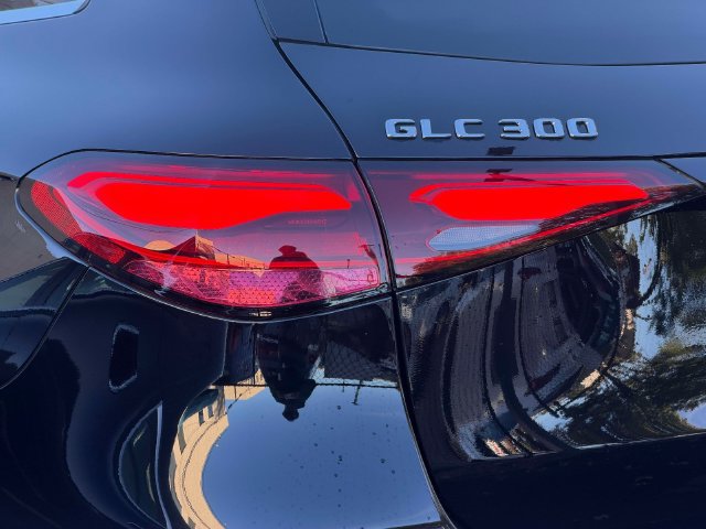 Used 2025 Mercedes-Benz GLC 300 4MATIC image 10