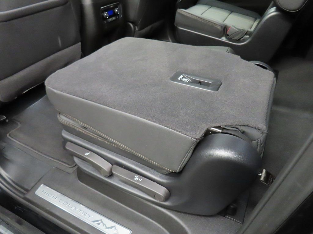 Used 2025 Chevrolet Suburban High Country AWD/4WD image 67