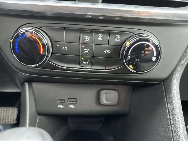 Certified 2024 Buick Encore GX Preferred AWD/4WD image 19