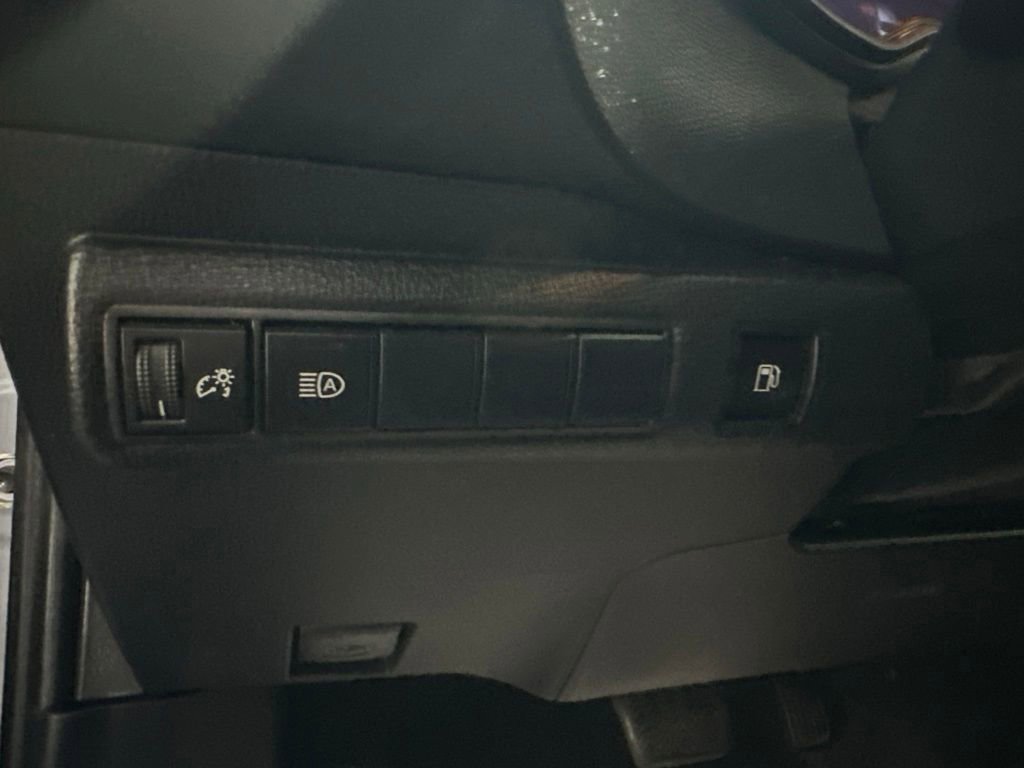 Used 2020 Toyota Corolla LE FWD image 13