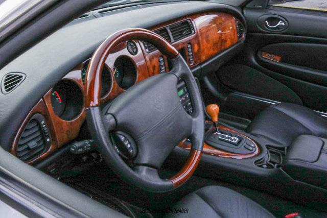 Used 2001 Jaguar XK8 Convertible image 32