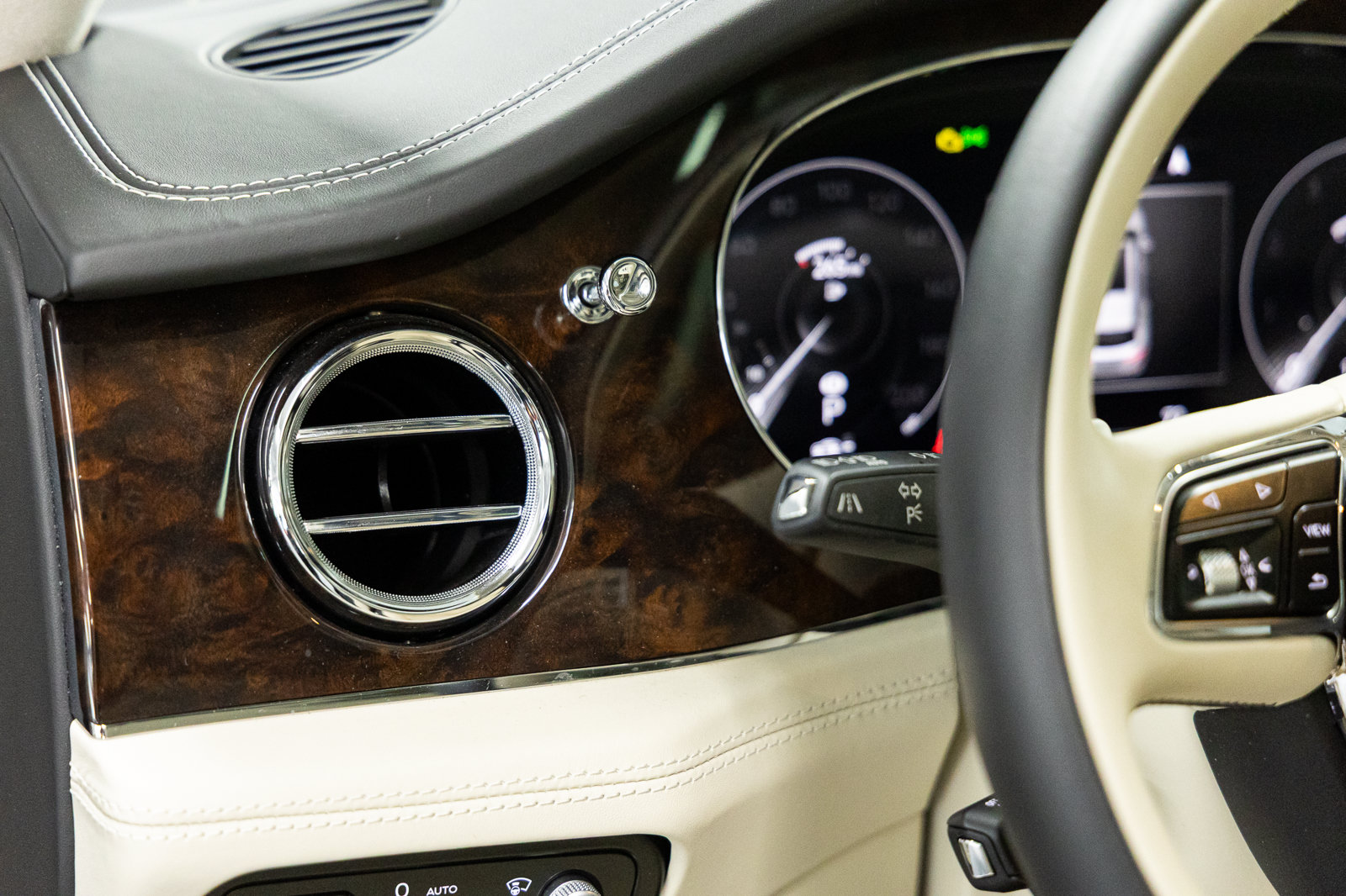 Certified 2023 Bentley Bentayga AWD/4WD image 40
