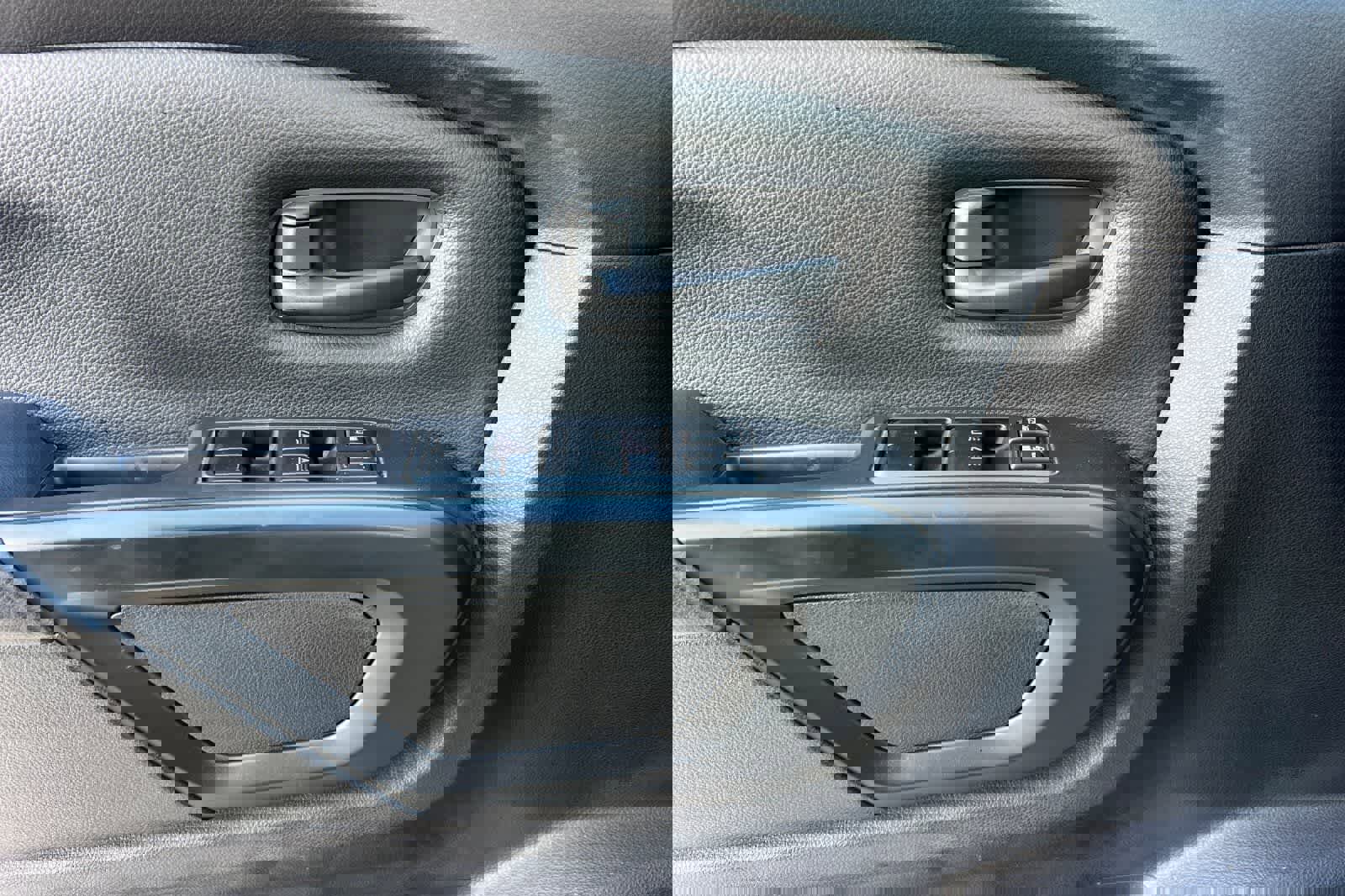 Used 2021 Nissan Titan S w/ S Utility Package image 15