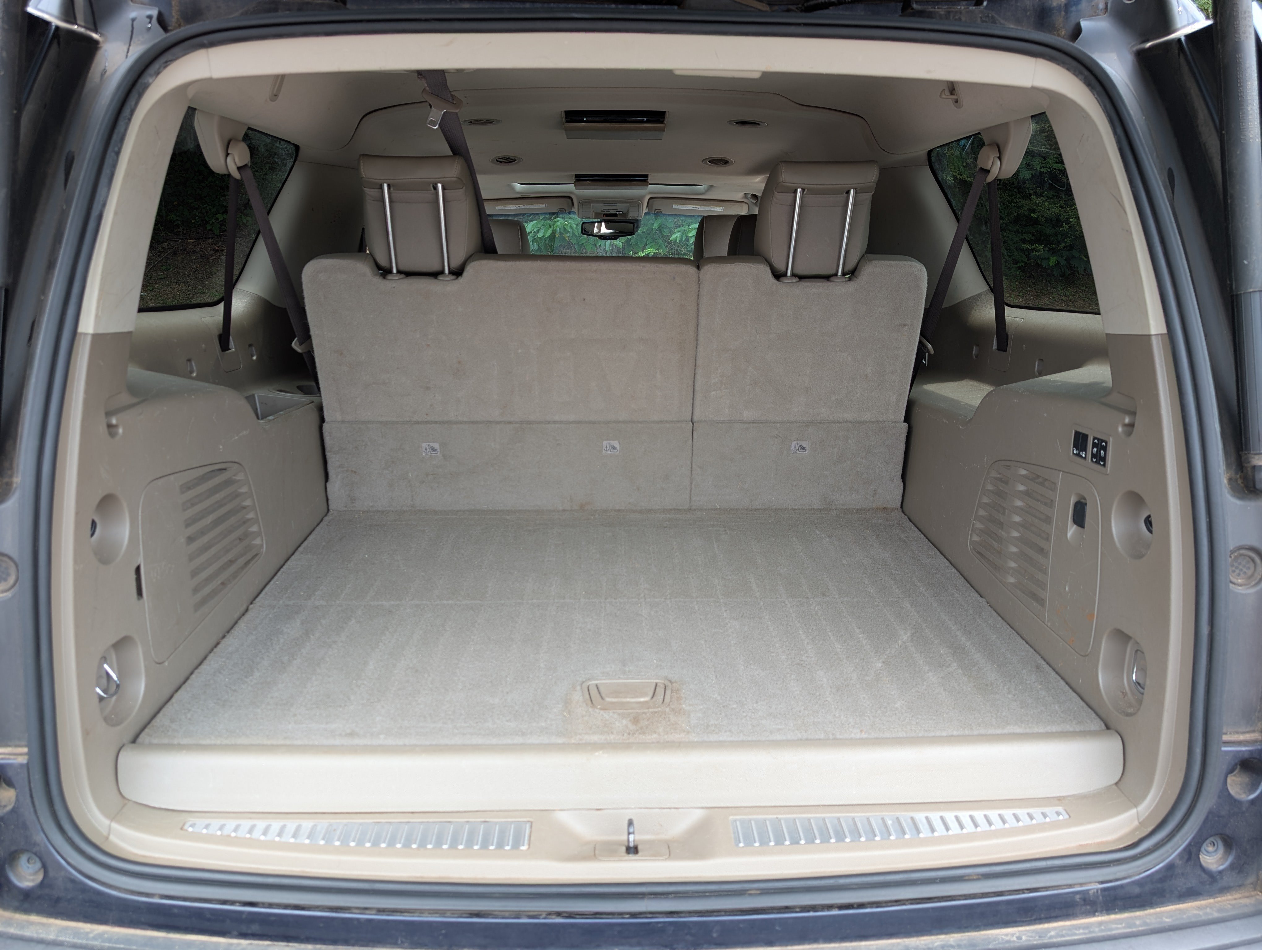 Used 2018 Chevrolet Suburban LT w/ LT Signature Package RWD image 20