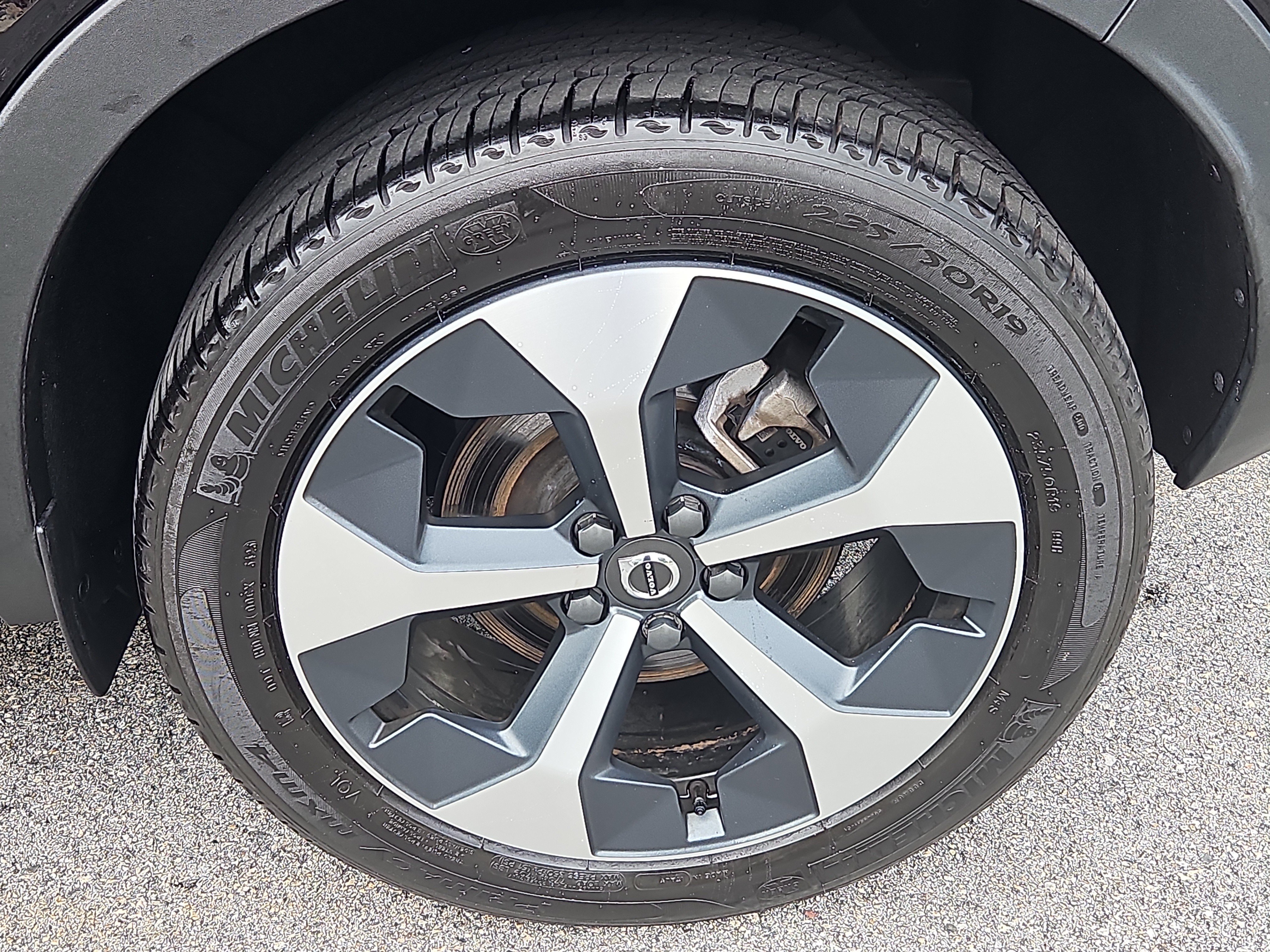 Used 2024 Volvo XC40 B5 Plus w/ Protection Package Premier AWD/4WD image 26