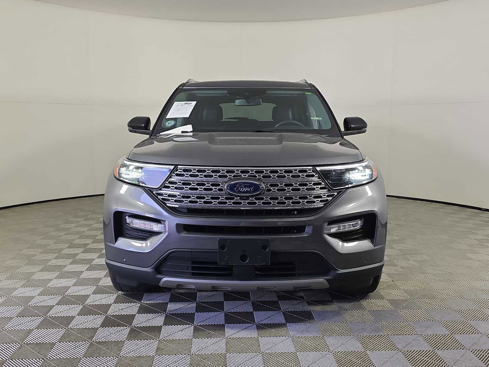 Used 2022 Ford Explorer Limited w/ Equipment Group 301A image 3