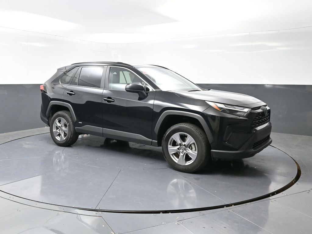 Used 2025 Toyota RAV4 LE image 4