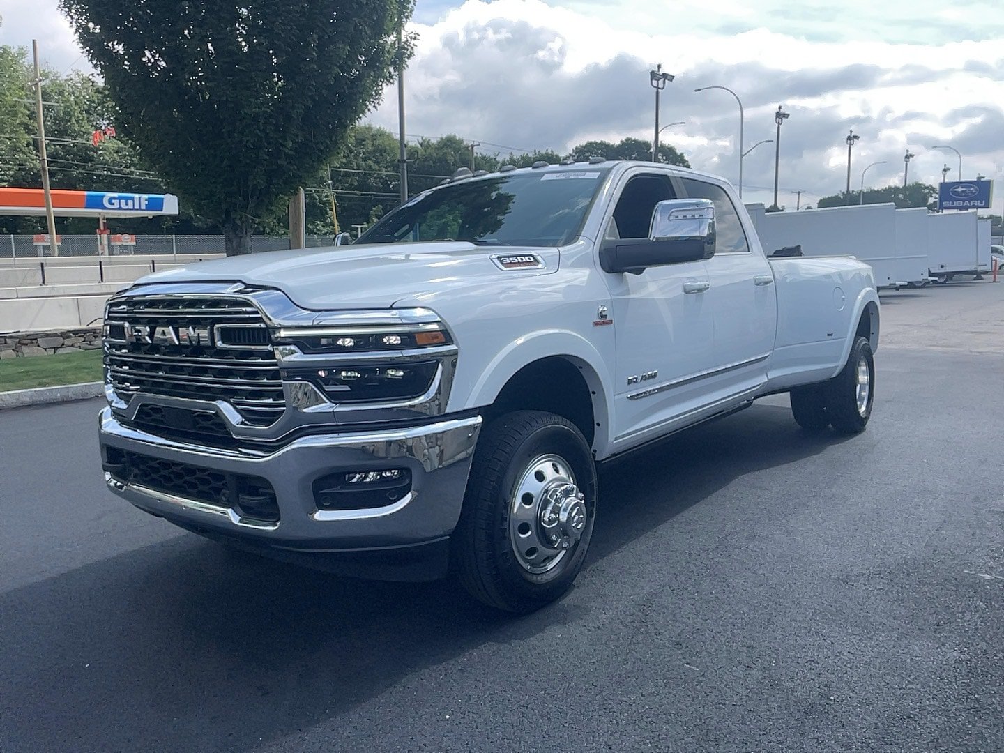 Used 2025 RAM 3500 Limited AWD/4WD image 3