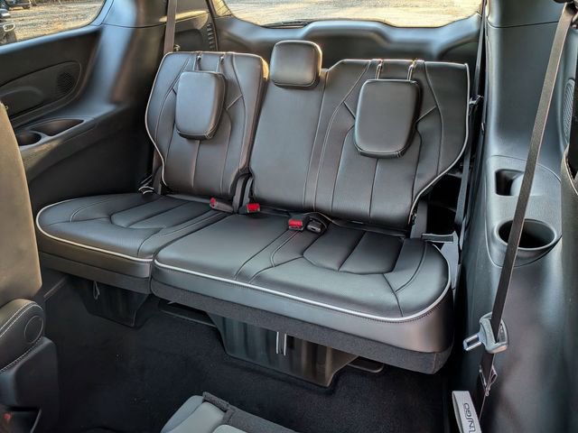 New 2026 Chrysler Pacifica Limited w/ S Appearance Package image 12