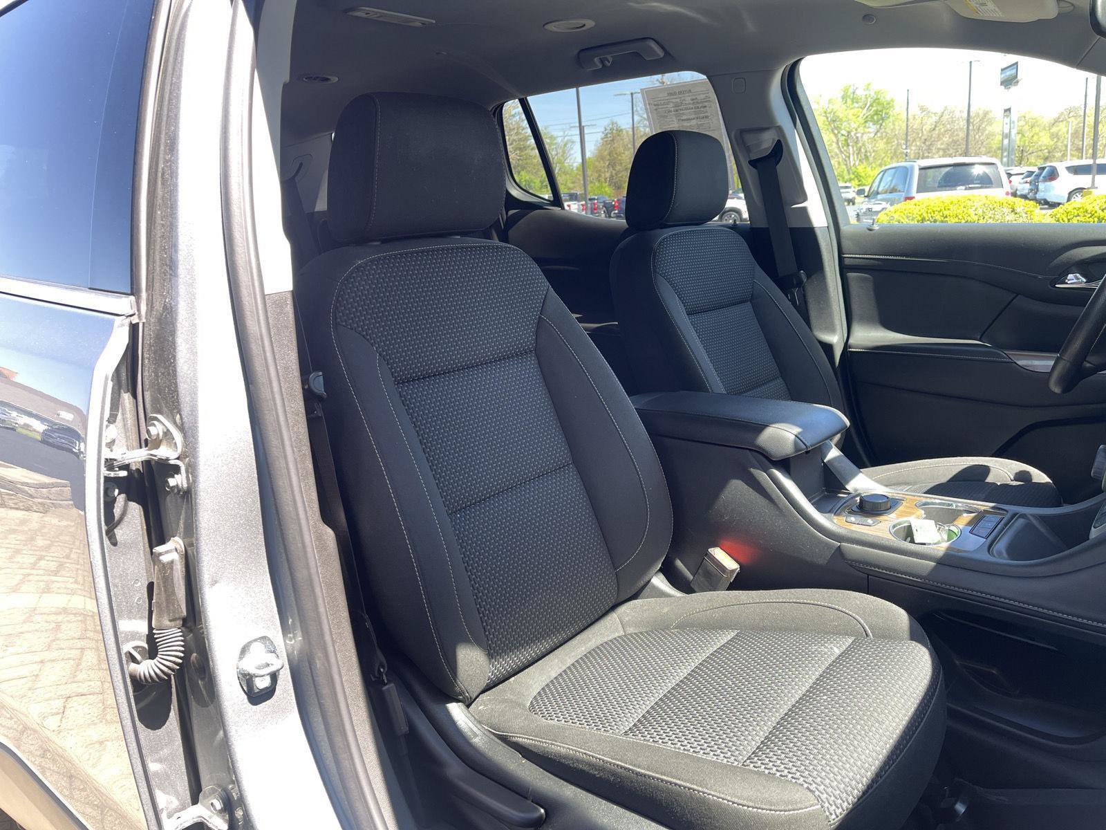 Used 2023 GMC Acadia SLE w/ Driver Convenience Package FWD image 31