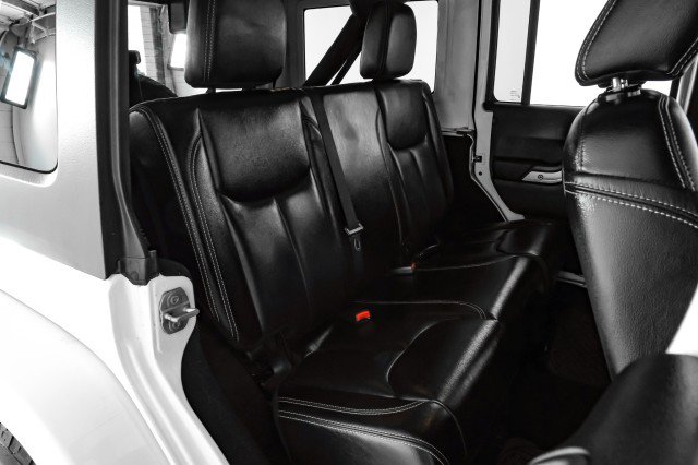 Used 2016 Jeep Wrangler Unlimited Sahara w/ Connectivity Group image 30