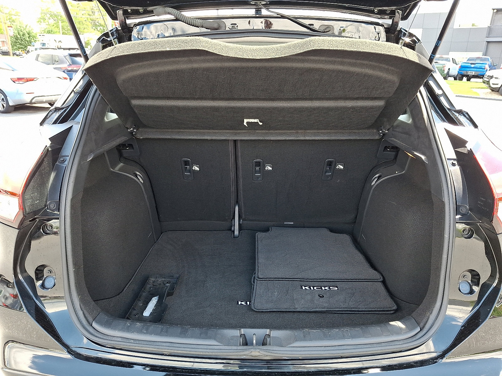 Certified 2023 Nissan Kicks SR w/ SR Premium Package FWD image 29