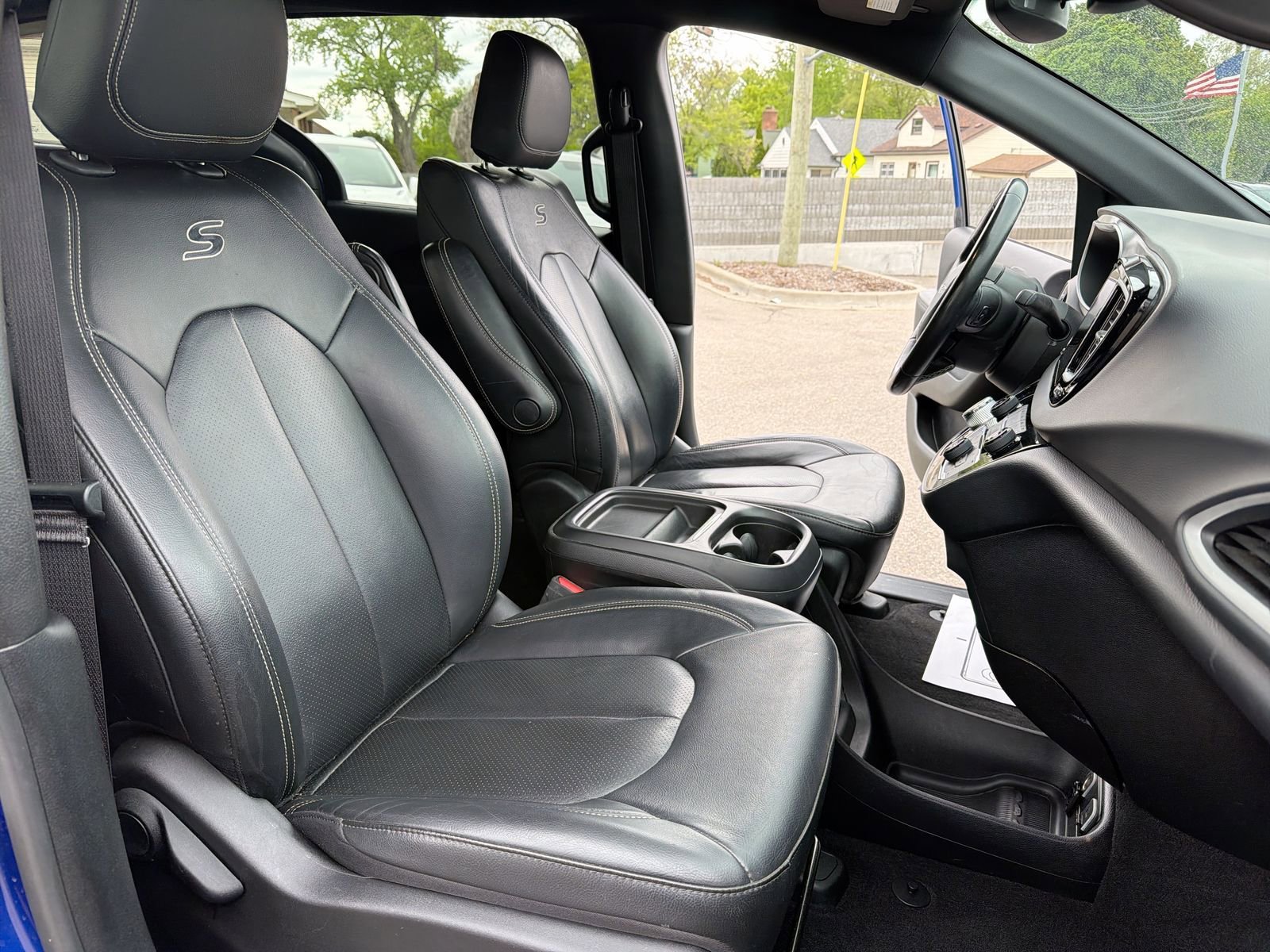 Used 2020 Chrysler Pacifica Touring-L AWD/4WD image 28