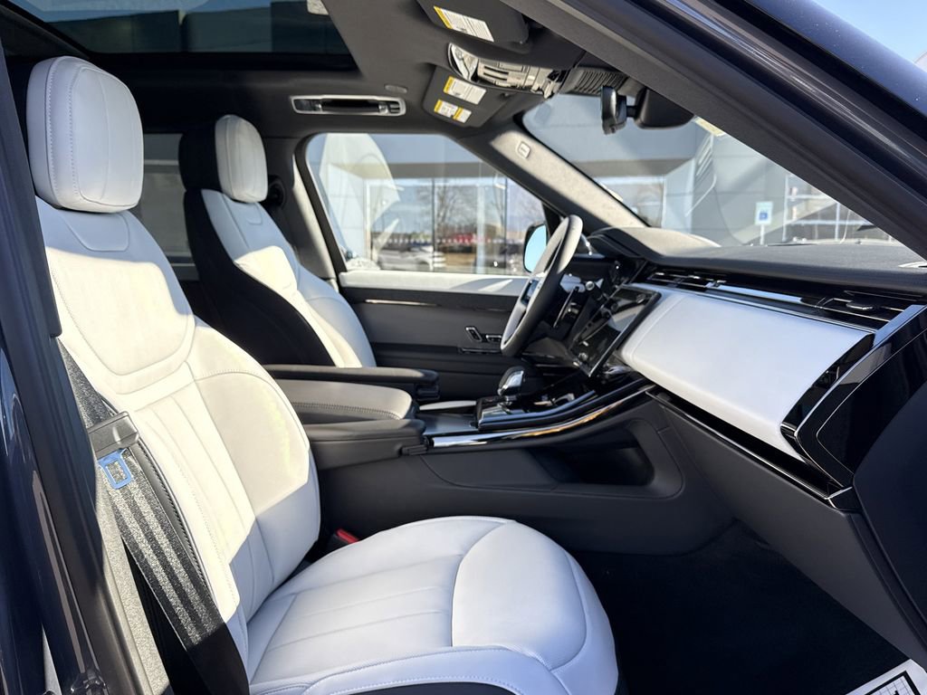 New 2026 Land Rover Range Rover Sport Dynamic SE image 17