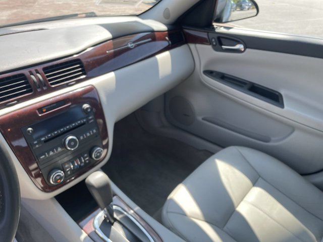 Used 2010 Chevrolet Impala LT w/ Luxury Edition Package FWD image 14