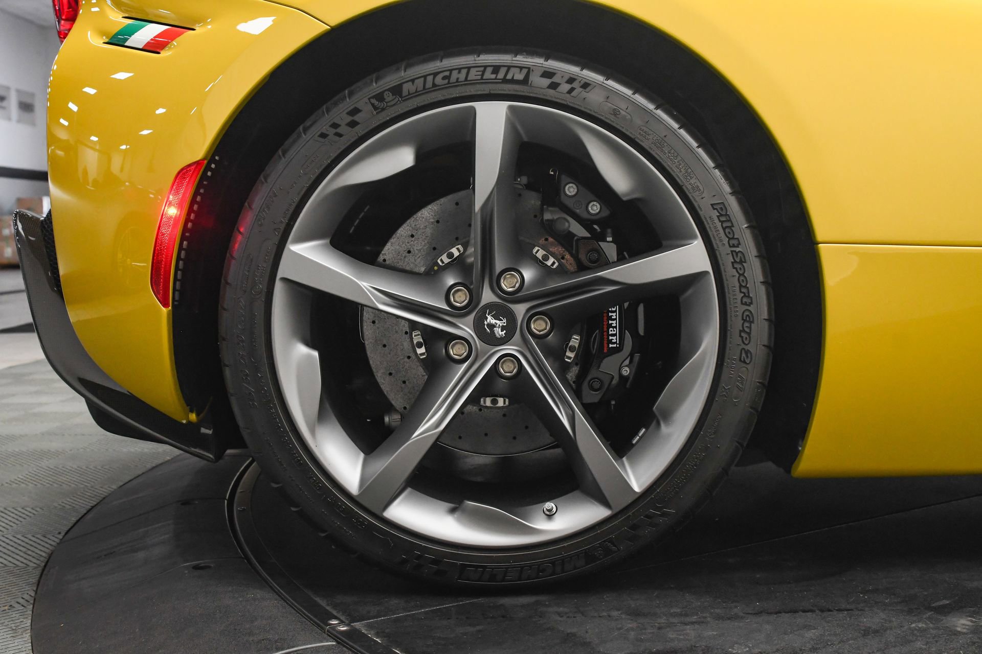 Used 2022 Ferrari SF90 Spider image 34