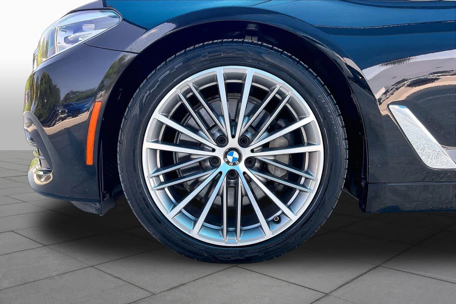 Used 2017 BMW 530i RWD image 10