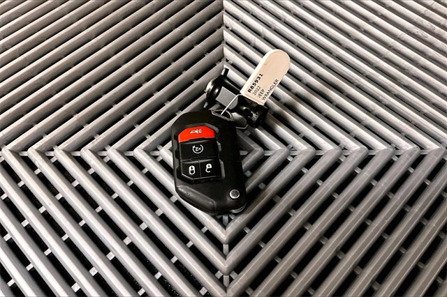 Used 2022 Jeep Wrangler Unlimited Rubicon w/ Xtreme Recon 35" Tire Package image 9